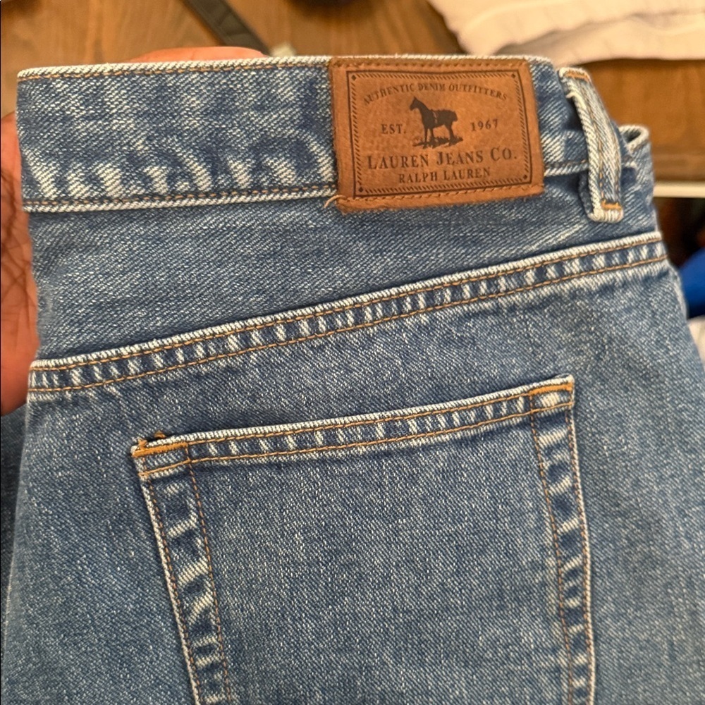 Lauren Jeans Co Levi's Relaxed Fit Blue Jean Capri. Size 12